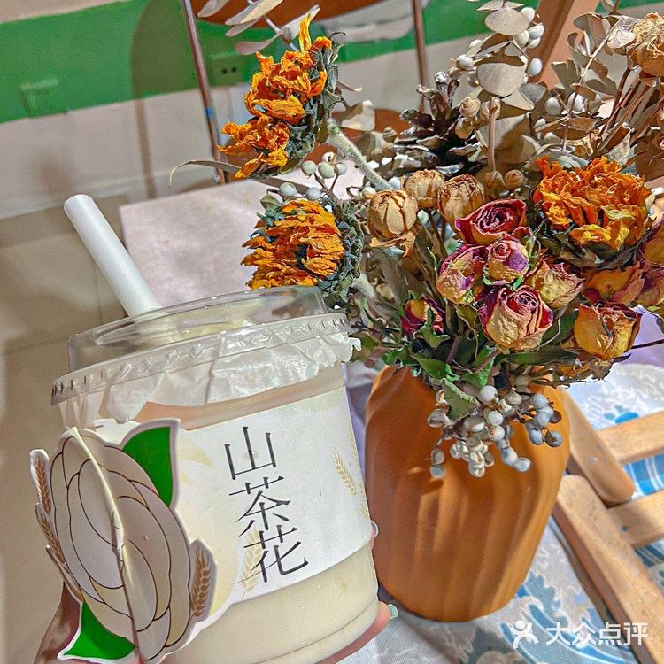 书亦烧仙草开挂了？橙漫山茶花奶茶巨好喝