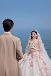 -至臻微拉婚纱摄影