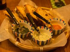 三种酱配酸面包-Mesa Madre梅萨妈妈·Bintana(国贸店)