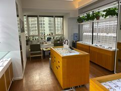-视野联行眼镜•蔡司•依视路(温江店)