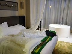 -深圳罗湖东门步行街亚朵X酒店