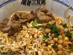 -魔都三兄弟酸辣粉·蘸卤炸串(虹桥万科店)