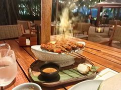 -三亚艾迪逊酒店·海滩烧烤 BARBACOA·现场乐队·浪漫晚餐·烧烤海鲜