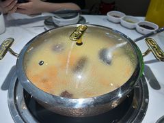 -洪氏嗨捞·广东猪肚鸡·椰子鸡火锅(西咸万象城店)