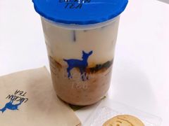 芋泥厚乳-瑞幸咖啡(南航明珠商务酒店)