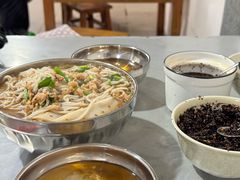 -正宗杨记普洱酸醋米线(总店)