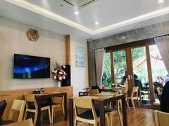 -Chom Cafe and Restaurant