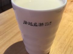 现磨豆浆-凤起龙游老面包子(凯德晶品店)