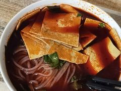 麻辣米线-老字号杨坡红油米线腊汁肉夹馍(东四道巷店)