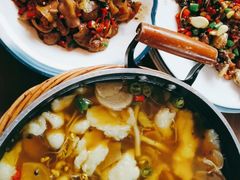 -有红鸡毛店·川菜(建设路店)