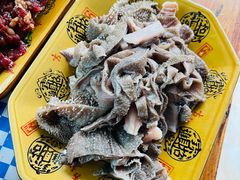 -黄利砖万峰林布依特色酸笋牛肉馆