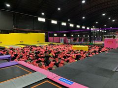 -嘿哟动霸CHUA·新潮玩运动娱乐中心·蹦床滑冰团建乐园