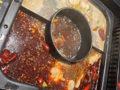 -老牌坊云南鱼豆花火锅(哈西万达店)