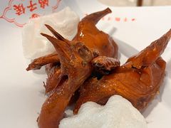 脆皮乳鸽-鸽子侯·家宴·平价海鲜(绿地店)