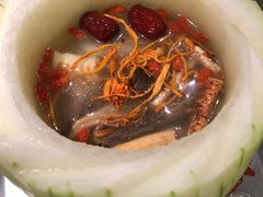 -得意咚瓜·顺德鱼生·冬瓜火锅(深圳首店)