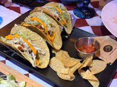 -鲨鱼美式餐厅酒吧Sharky