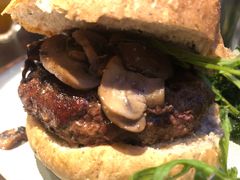 黑松露风味蘑菇和牛堡-bluefrog蓝蛙(水游城店)
