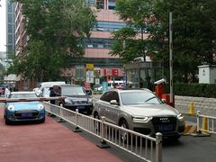 -北京市海淀医院-停车场