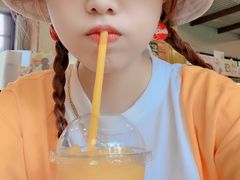 -莓园冰淇淋店