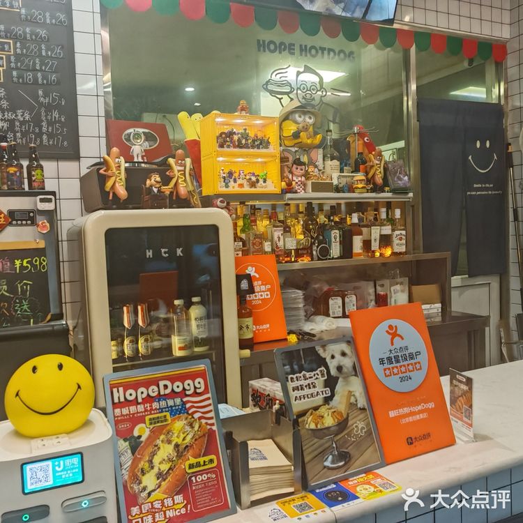 #0元玩转这座城今天来打卡了这家店，一个热狗和一杯柠
