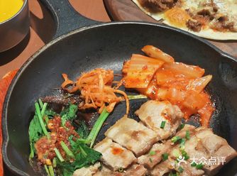 这家韩国料理店真的狠狠爱住了 环境：店铺干净装修简洁