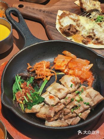 这家韩国料理店真的狠狠爱住了 环境:店铺干净装修简洁
