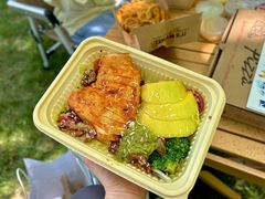 秘制鸡肉芒果牛油果沙拉-魏斯理汉堡(西安沣东吾悦店)