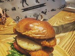 猪萝季霸王堡-龙治汉堡(中华城店)