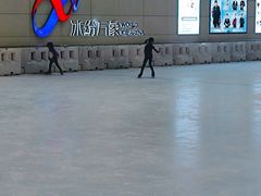 -冰纷万象滑冰场(赣州华润万象城店)