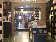 -钟书阁(松江泰晤士小镇店)