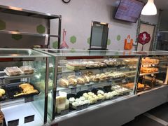 面包甜点陈列柜-白玉兰食品(中山公园龙之梦店)
