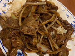 新疆香辣牛肉饭-玫瑰苑烧腊饭店