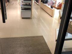 -Longchamp(佛罗伦萨小镇奥特莱斯店)