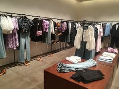 -URBAN REVIVO(高德置地广场·春广场店)