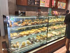面包甜点陈列柜-星巴克臻选(广州沙面店)
