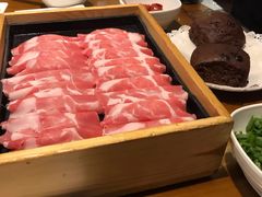 精选呼伦贝尔小羔羊肉卷-古铜老院铜锅涮肉·清真(双井店)