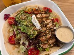 照烧鸡肉配牛油果拉法沙拉-HELLO 27 意面·沙拉·帕尼尼