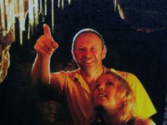 -怀托摩萤火虫洞