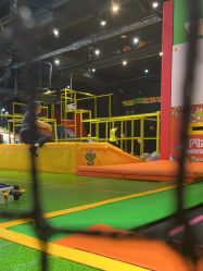 -蹦蹦跳跳(新奥购物中心店)