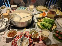 -尚尚仙·酸汤猪手·猪肚鸡火锅(华联万柳购物中心店)