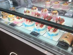 面包甜点陈列柜-卷心卷意·轻甜蛋糕(新光天地店)