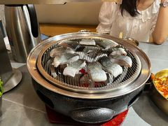 -围炉肉舍•炭烤活鳗•丹东海鲜烤肉(步行街店)