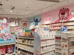 -名创优品(北京新中关购物中心地铁层店)