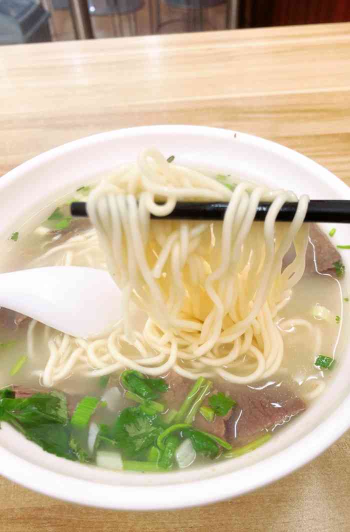 招牌红烧牛肉面(杨浦九区)-"点了一份五香牛肚烩面,大份的,没想到那么