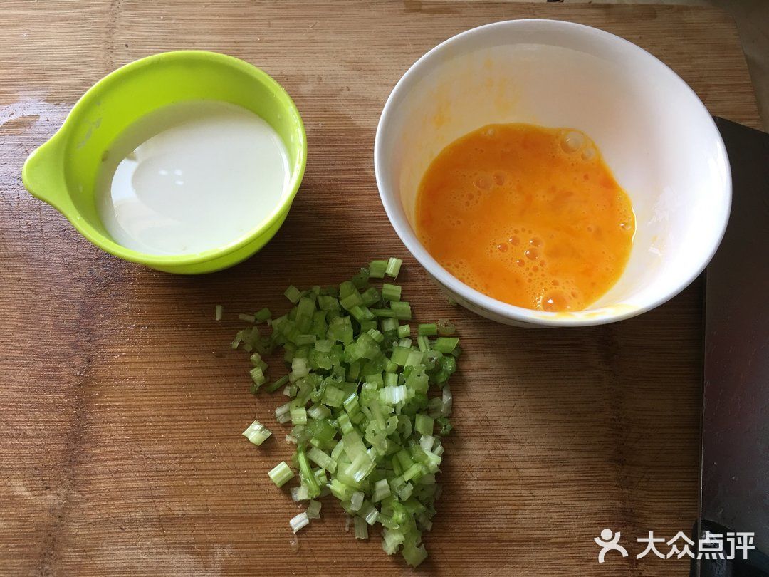 夏日新鲜味道之汤体浓稠蘑菇蛋花汤
