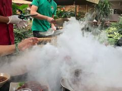-茅草房·河畔园林火锅