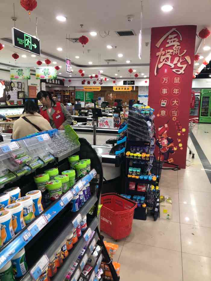 吉买盛(申港城店"城西过了大转盘算是最大的超市了,非常接地.