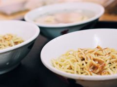 -松树干拌面店
