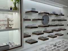-翰佐蔡司小乐圆·依视路星趣控·暴龙眼镜折扣店