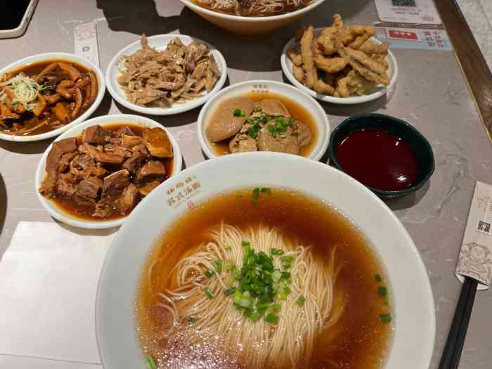 松鹤楼面馆(仲盛世界商城店)-"同行4人,见当日不用排队,拿号等了2分钟